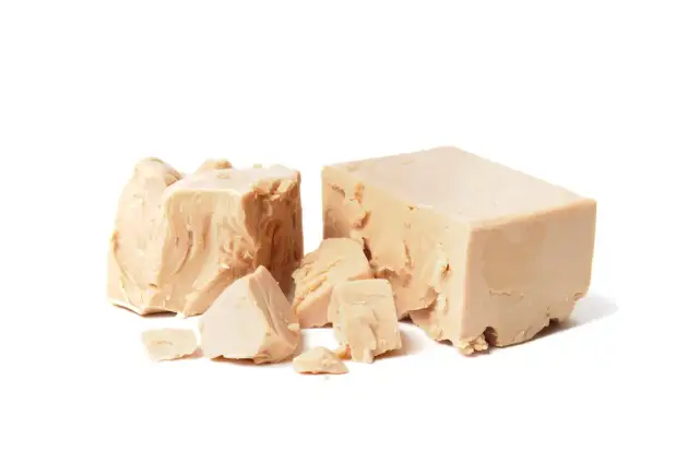 Czy drożdże można zastąpić proszkiem do pieczenia? Sprawdź, jak!