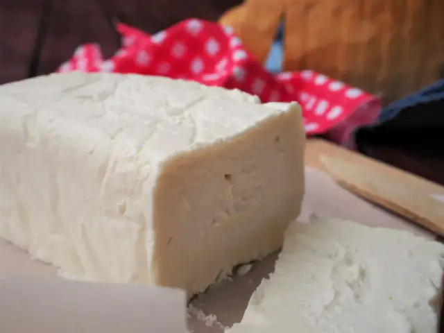 Jak zrobić masło wegańskie - proste przepisy na pyszne masło roślinne