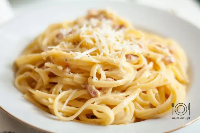 Idealna Carbonara ze Śmietaną: Sekret kremowego sosu krok po kroku