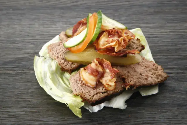 Jak długo piec pasztet drobiowy, aby był idealnie soczysty?