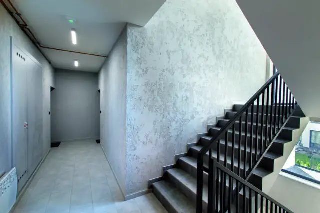 Jak zrobić beton dekoracyjny na ścianę - uniknij najczęstszych błędów