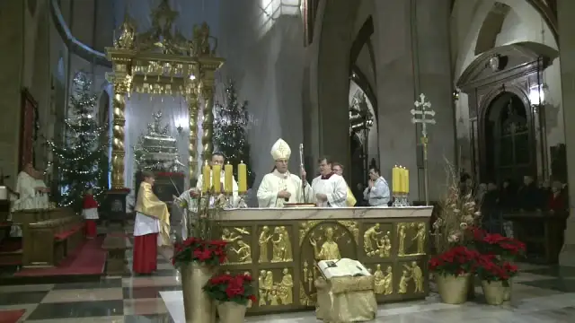 Czy pasterka liczy się jako msza bożonarodzeniowa? Sprawdź to!