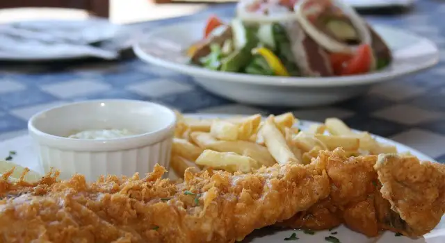 Kołobrzeg: Gdzie zjeść rybę? Ranking TOP lokali i porady eksperta