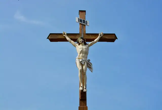 Jaka modlitwa po wejściu do kościoła? Odkryj ważne tradycje i znaczenie