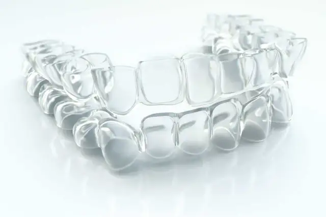 Sztuczny aparat na zęby? Nie ryzykuj! Poznaj bezpieczne opcje