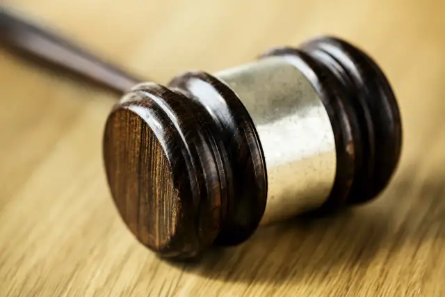 Czy wierzyciel może brać udział w licytacji nieruchomości? Poznaj prawdę