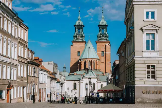 Atrakcje w Gnieźnie, które musisz zobaczyć - odkryj ukryte skarby