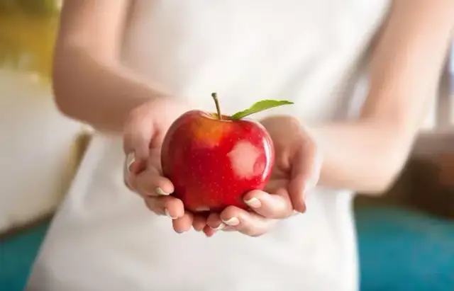 Ile kalorii ma jabłko? Dokładne dane i wpływ na Twoją dietę