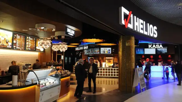 Ile kosztuje popcorn w kinie Helios? Ceny, smaki i promocje