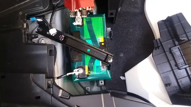 Gdzie jest akumulator w Toyota RAV4 Hybrid? Odkryj jego lokalizację