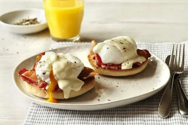 Jak zrobić idealne jajka po benedyktyńsku: przepis krok po kroku