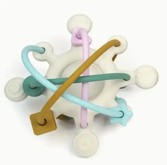 Kula sensoryczna dla niemowląt - wybierz najlepsze modele dla malucha