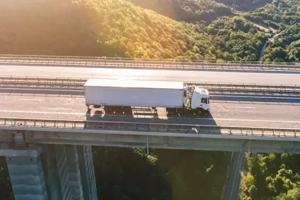 Dozwolona prędkość na autostradzie w Niemczech – co musisz wiedzieć, by uniknąć mandatu