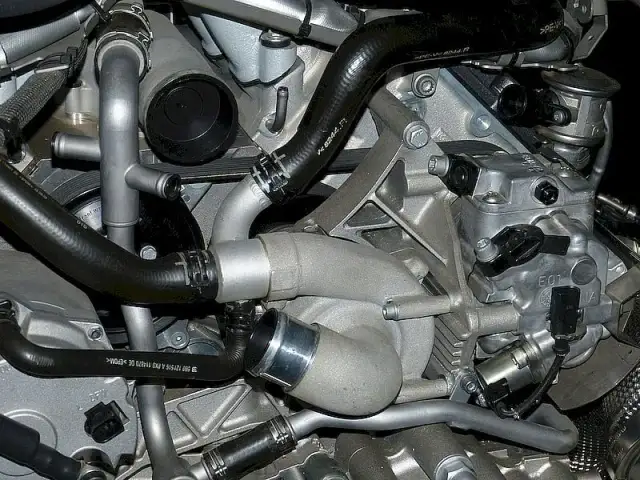 Do czego służy kolektor ssący i jak wpływa na wydajność silnika?