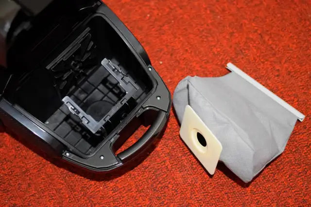 Jak założyć worek do Zelmera? Poradnik, który uratuje Twój odkurzacz.