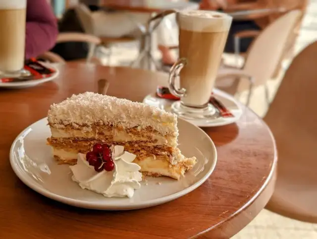 Tanie jedzenie w Mielnie: Gdzie zjeść smacznie i niedrogo?