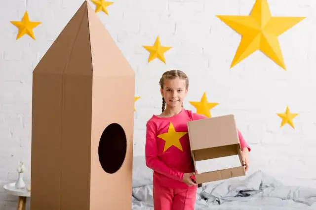 Jak zrobić rakietę z kartonu? Prosty poradnik DIY dla rodziny