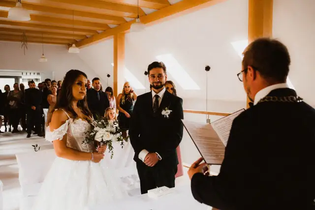 Ślub cywilny a chrzestny w Kościele: Czy to możliwe? Rozwiej wątpliwości