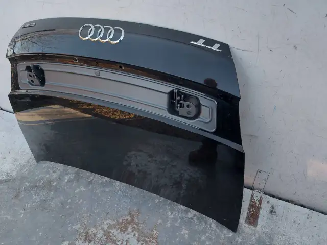 Audi TT 8J: Spoiler RS, carbon czy lotka? Wybierz idealny!