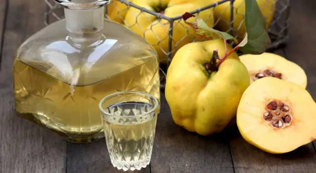 Co zrobić z owoców pigwy z nalewki? Przepisy na pyszne wykorzystanie