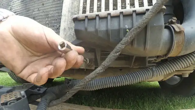 Jak wymienić chłodnicę klimatyzacji Astra H i uniknąć kosztownych błędów