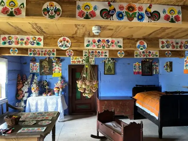 Skansen w Maurzycach: przewodnik po Łowickim Parku Etnograficznym