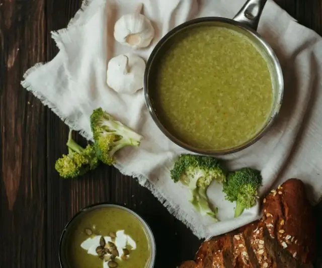 Jak odsolić zupę – skuteczne sposoby na przesoloną zupę bez straty smaku