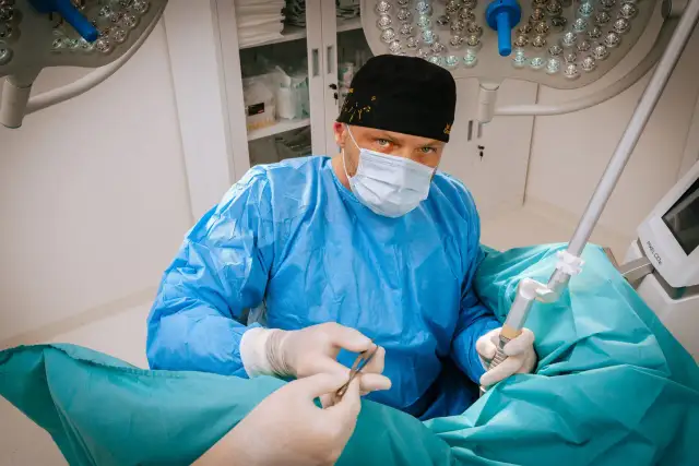 Labioplastyka na NFZ: Jak uzyskać zabieg ze wskazań medycznych?