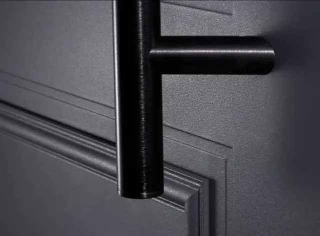 Zamek rolkowy do drzwi z pochwytem: jak wybrać idealny model?