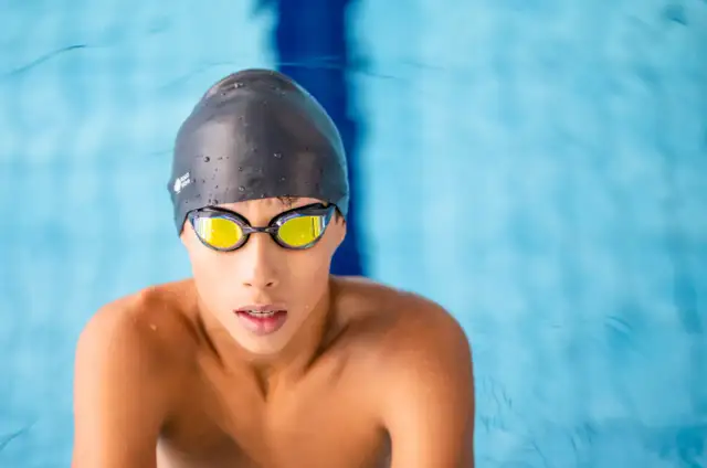 Okulary pływackie: jak wybrać idealne? Poradnik eksperta!