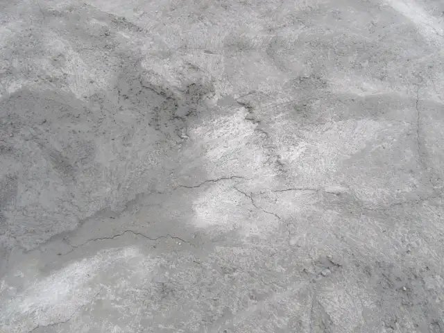 Ile czasu podlewać wylewki, aby uniknąć pęknięć i uszkodzeń?