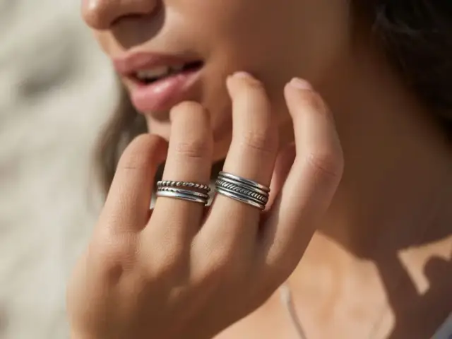 Pierścionek jak obrączka: Przewodnik po stylach, symbolice i trendach