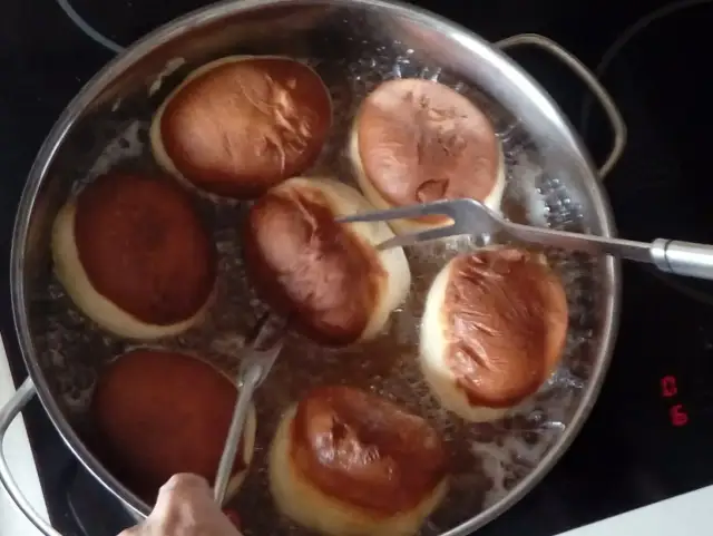 Pączki chłoną tłuszcz? Odkryj błędy i smaż idealne!