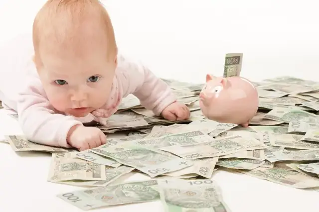 Ile czasu czeka się na becikowe? Sprawdź, co wpływa na czas wypłaty