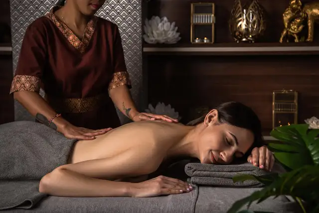 Masaż balijski: Jak wygląda? Odkryj sekrety relaksu z Bali!