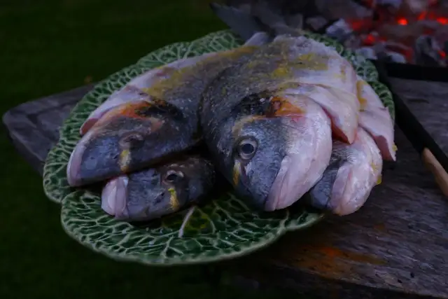 Jakie ryby na święta Bożego Narodzenia? Sprawdź najlepsze opcje bez ości