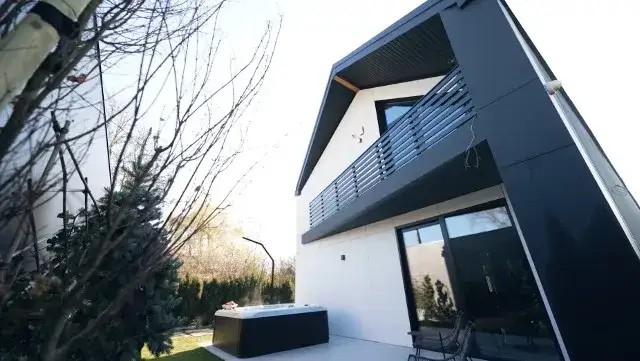 Gdzie mieszka Friz? Odkryj jego luksusową willę pod Krakowem