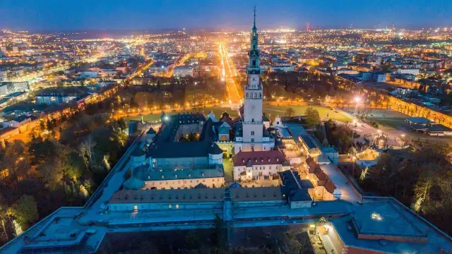 O której jest msza święta z jasnej góry w telewizji? Sprawdź godziny!
