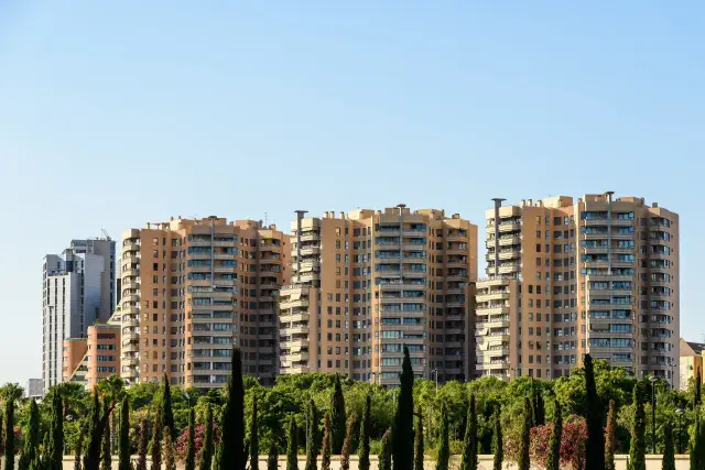 Wynajem mieszkania na firmę czy prywatnie – uniknij kosztownych błędów