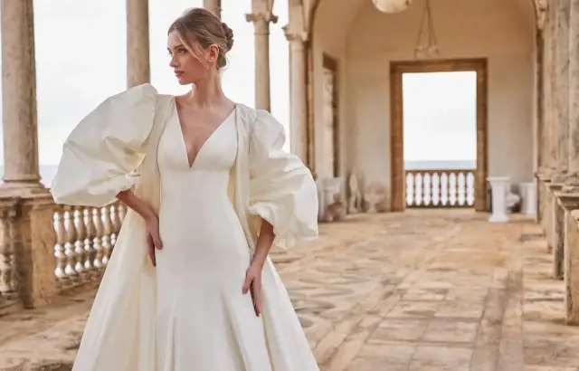 Zimowy bal: Jakie okrycie do długiej sukni? Wybierz idealne!