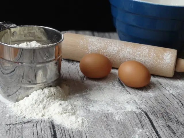 Mąka samorosnąca DIY: Jak zrobić ją w domu? Proporcje!