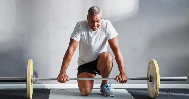 Rzeźbienie sylwetki po 50: Obalamy mity! Twój plan na formę.