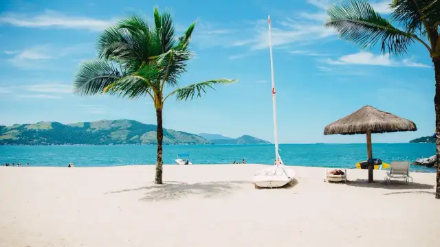 Gdzie nad morze w listopadzie? Ciepłe miejsca na relaks i kąpiele