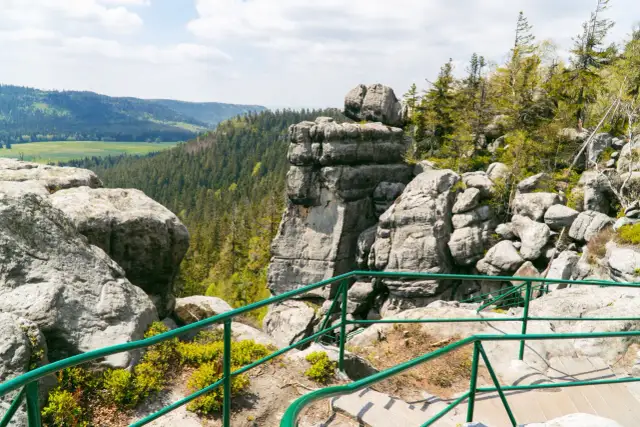 Kudowa-Zdrój: Odkryj atrakcje Gór Stołowych i Czech przewodnik