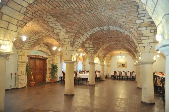 Ceglany Dworek w Chojnowie – idealne miejsce na wesele i noclegi