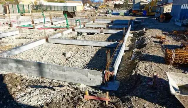 Ile kosztuje fundament pod dom? Poznaj zaskakujące ceny i czynniki wpływające na koszty