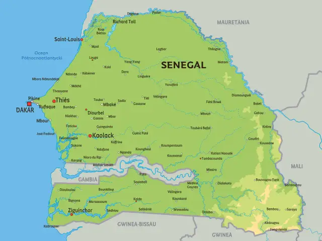 Mapa polityczna Senegalu, gdzie leży ten kraj, z zaznaczonymi miastami i granicami z Mauretanią, Mali, Gwineą i Gwineą-Bissau.