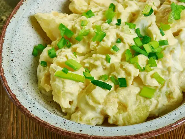 Salade de pommes de terre alsacienne : l'authentique recette sans mayo