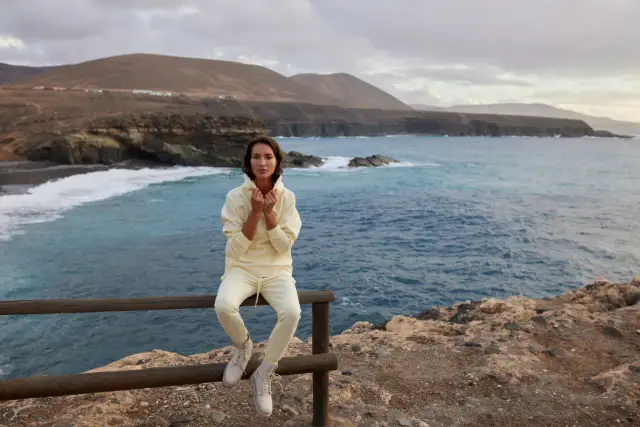 Bluza crewneck - co to znaczy i dlaczego warto ją mieć w szafie