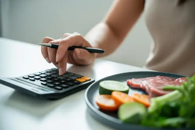 Ile kalorii dziennie, żeby schudnąć 1 kg tygodniowo bez efektu jo-jo?